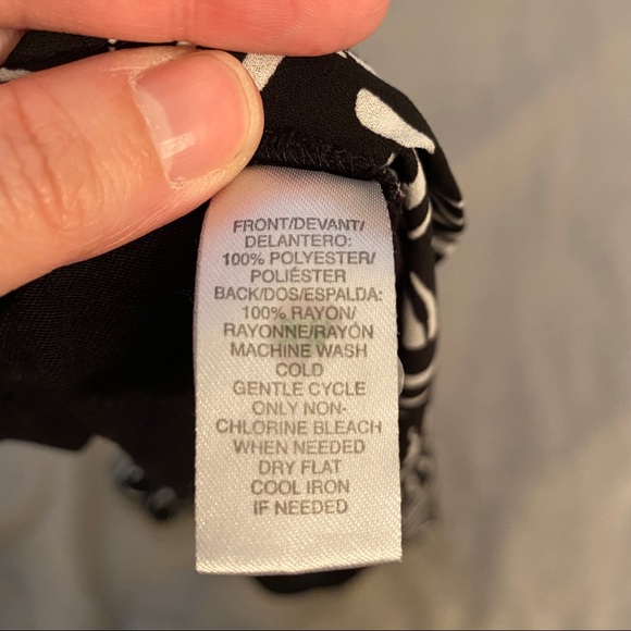 LOFT fern black and white patterned sleeveless blouse - Picture 5 of 5